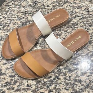 🆕 Sun + Stone Tan and White Minimalist Sandals. 10. Brand New in Box!!